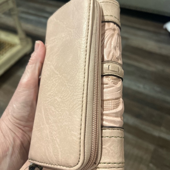 BOC Embossed Saddle pink Leather Tri-Fold Large Wallet MAKE OFFER - Picture 5 of 7